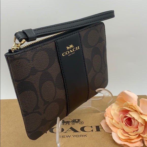 COACH Corner Zip Wristlet In Signature Canvas - Picture 2 of 8